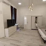 Apartment Szekely Near Deak Ferenc Square With Free Parking In Garage Mid Term