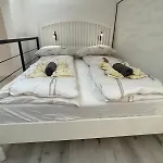 Szekely Near Deak Ferenc Square With Free Parking In Garage Mid Term *