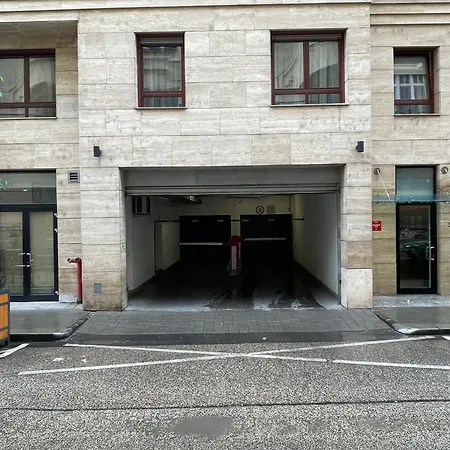 Szekely Near Deak Ferenc Square With Free Parking In Garage Mid Term Apartment