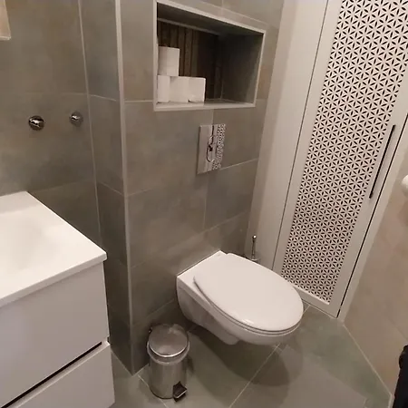 Szekely Near Deak Ferenc Square With Free Parking In Garage 부다페스트