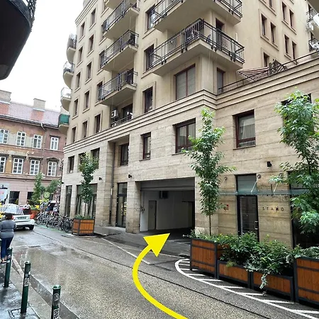 Szekely Near Deak Ferenc Square With Free Parking In Garage * 부다페스트