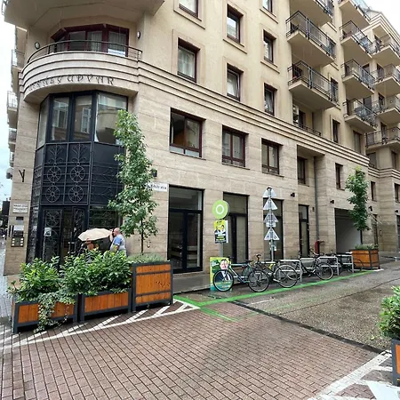 Szekely Near Deak Ferenc Square With Free Parking In Garage 아파트 부다페스트
