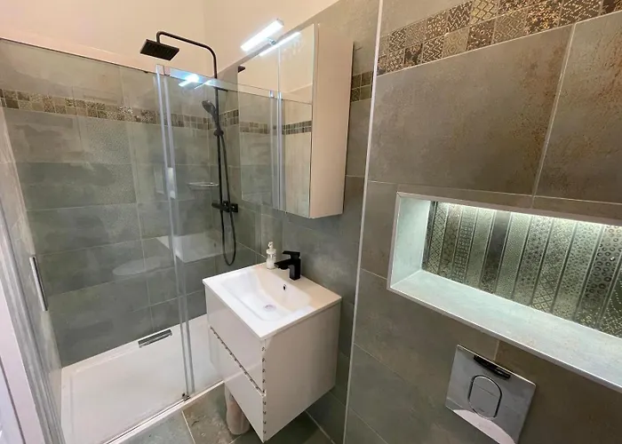 דירה Szekely Near Deak Ferenc Square With Free Parking In Garage Mid Term