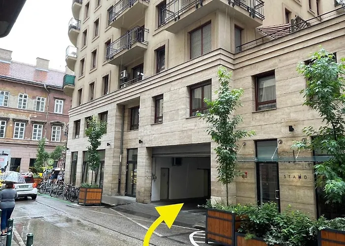 Szekely Near Deak Ferenc Square With Free Parking In Garage Mid Term * בודפשט