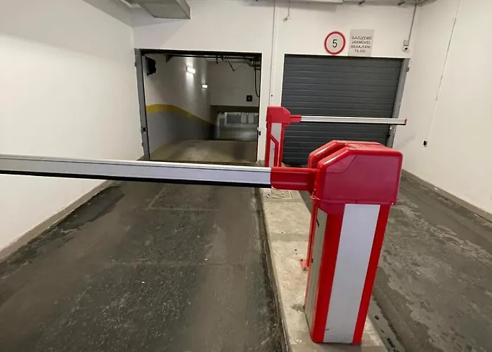 Szekely Near Deak Ferenc Square With Free Parking In Garage Mid Term 公寓
